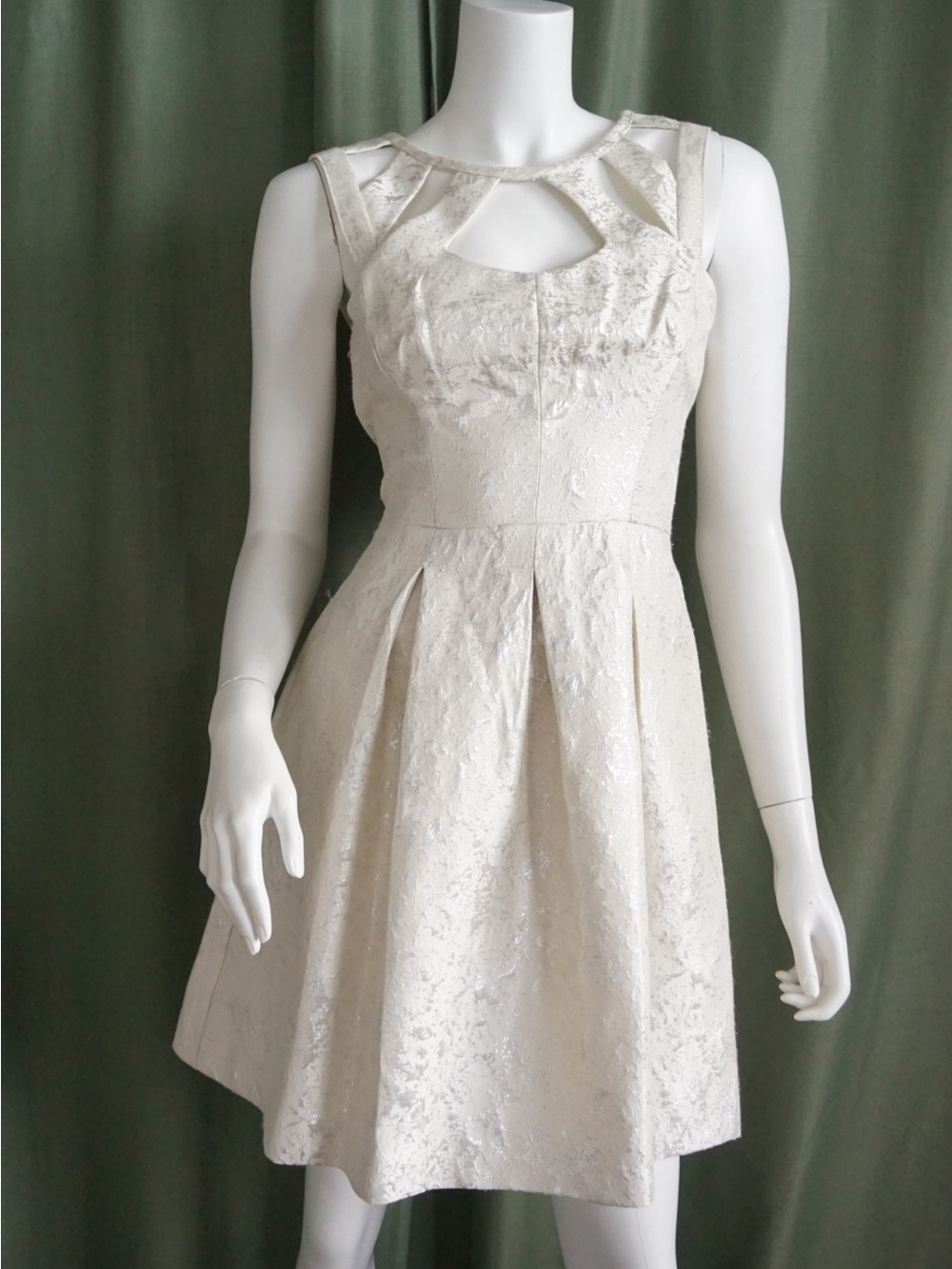 Betsey Johnson Y2K Silver/White Jacquard Sleeveless Caged Chest Mini Dress - 6